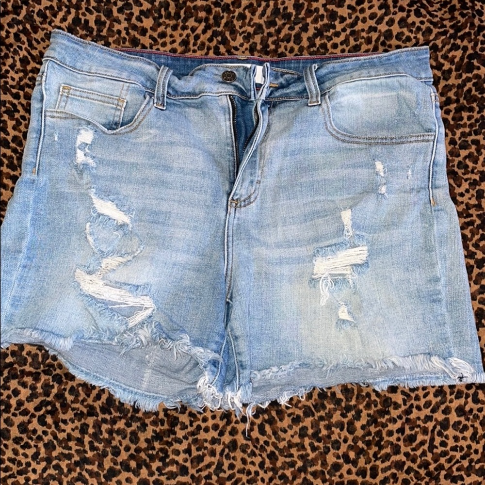 CJLA Larson shorts